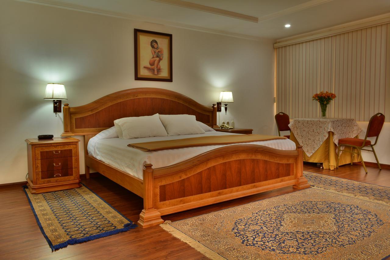 Hotel Cordero Cuenca Esterno foto